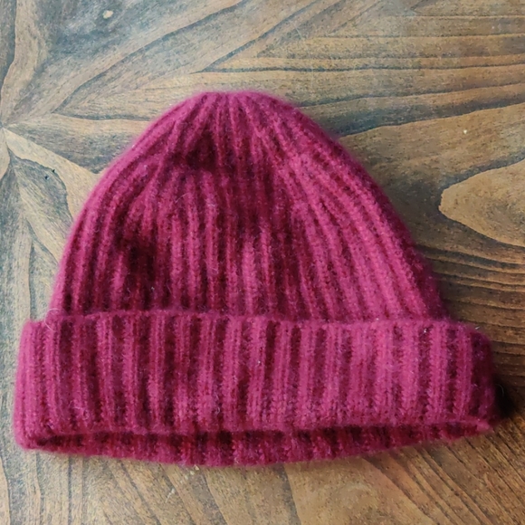 The Cashmere Beanie Steven Alan Burgundy Maroon - Picture 1 of 9